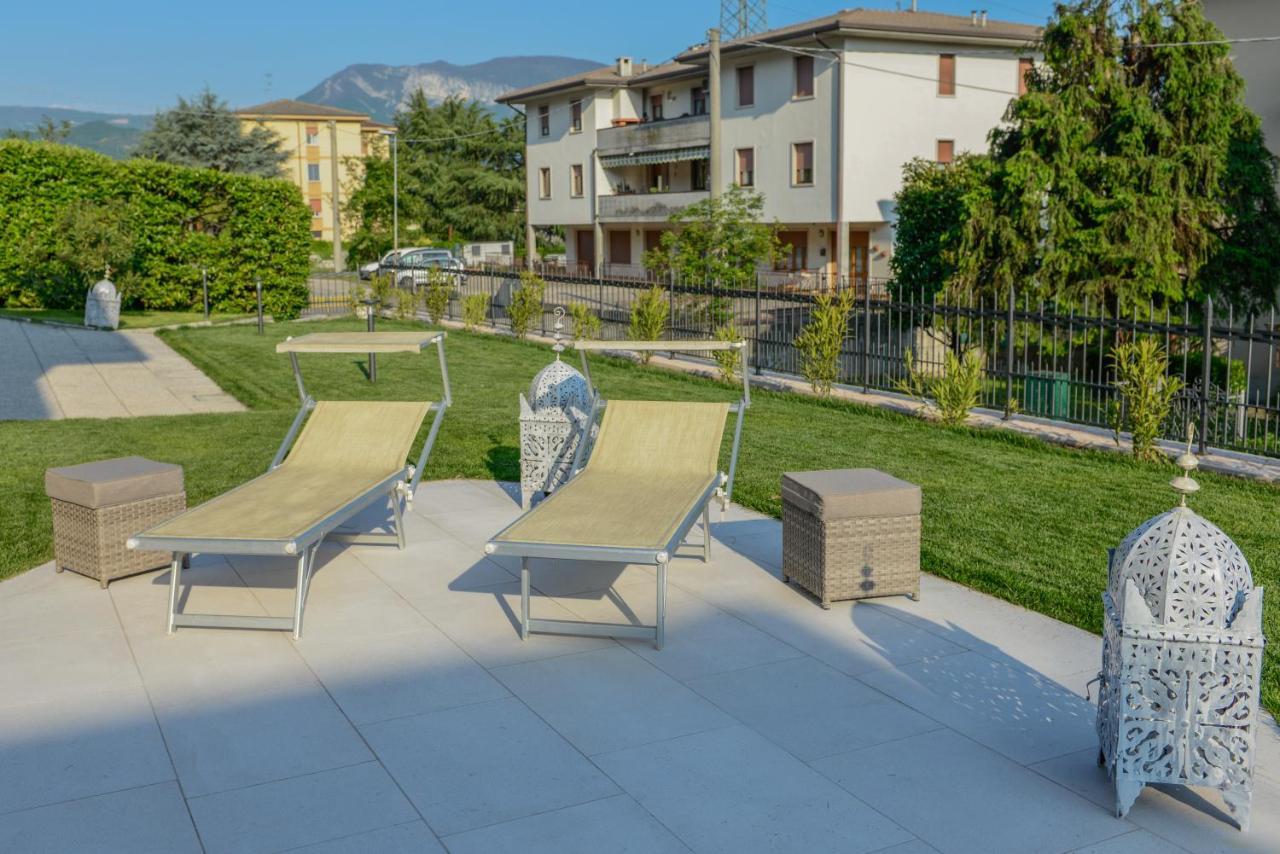 Villa Viola-Comoda Villetta A カプリーノ・ヴェロネーゼ エクステリア 写真